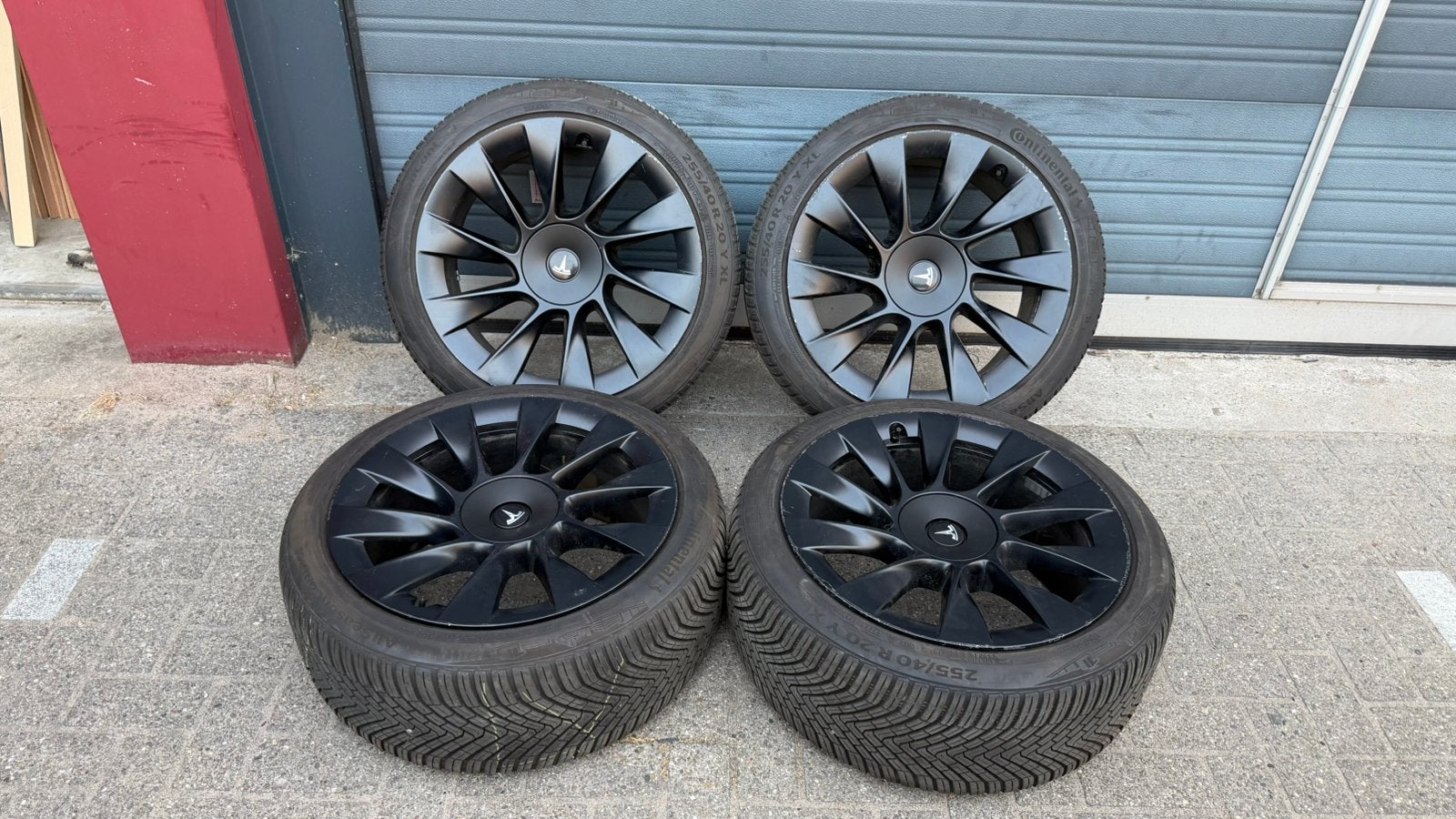 Originele Tesla Model Y 20 inch induction velgen all season, Auto-onderdelen, Banden en Velgen, Ophalen, Gebruikt, 255 mm, Banden en Velgen