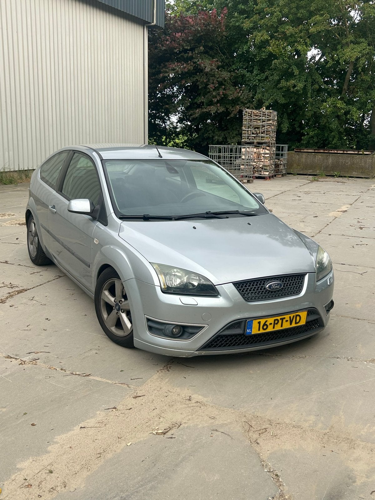 Ford Focus 1.6 74KW 3D 2004 Grijs, Auto's, Ford, Particulier, Focus, Airbags, Airconditioning, Cruise Control, Elektrische buitenspiegels