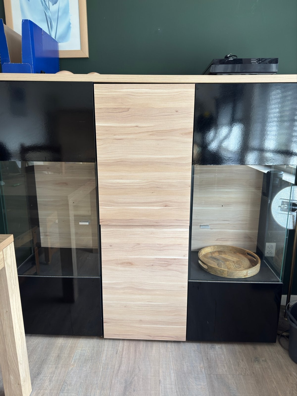 Moderne dressoir/tv-meubel met glazen vitrines, Huis en Inrichting, Ophalen, Zo goed als nieuw