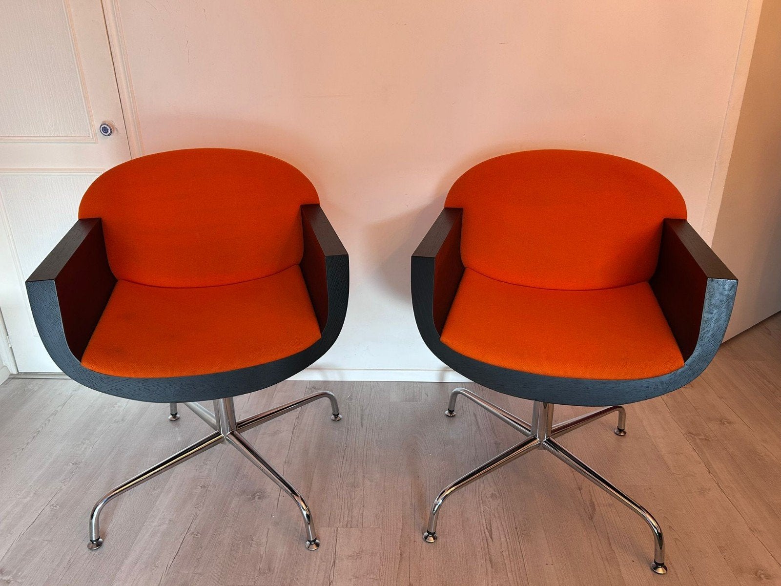 2 Billiani stoelen, oranje stof en donker hout, Huis en Inrichting, Stoelen, Ophalen, Twee, Overige kleuren, Modern, Design, Italiaans