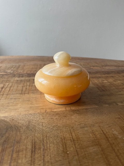 Decoratieve nieuwe vaas met deksel van onyx, Verzenden, Geel, Nieuw, Met deksel