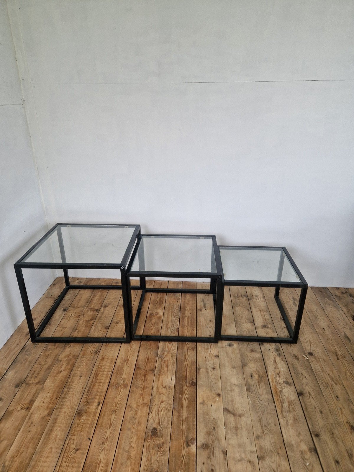 Postmoderne design nest tafeltjes metaal en glas kubus., Ophalen