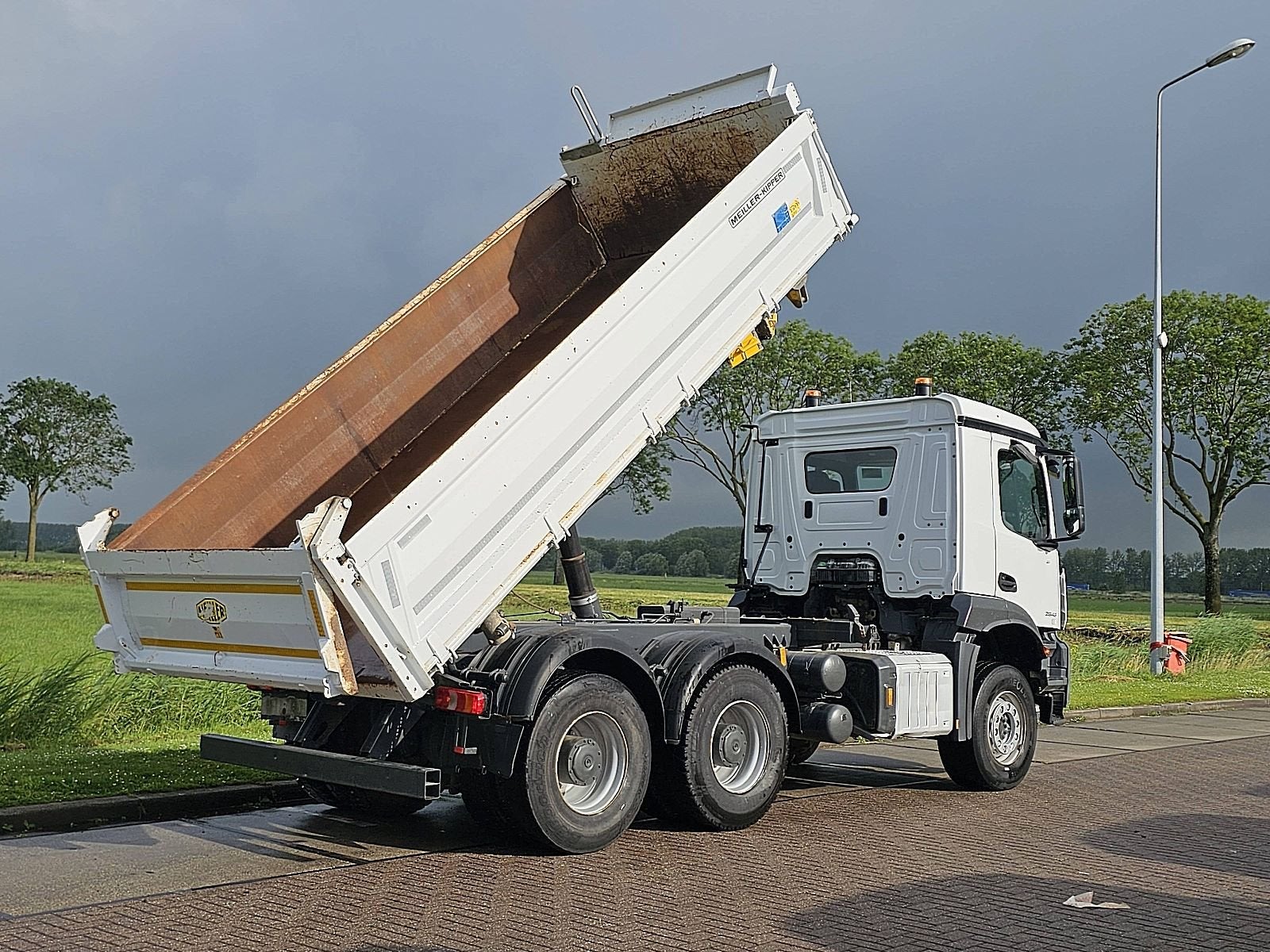 MERCEDES-BENZ AROCS 2646 6x4 meiller bordmat., Auto's, Vrachtwagens, Automaat, Stoelverwarming, Euro 6, Wit