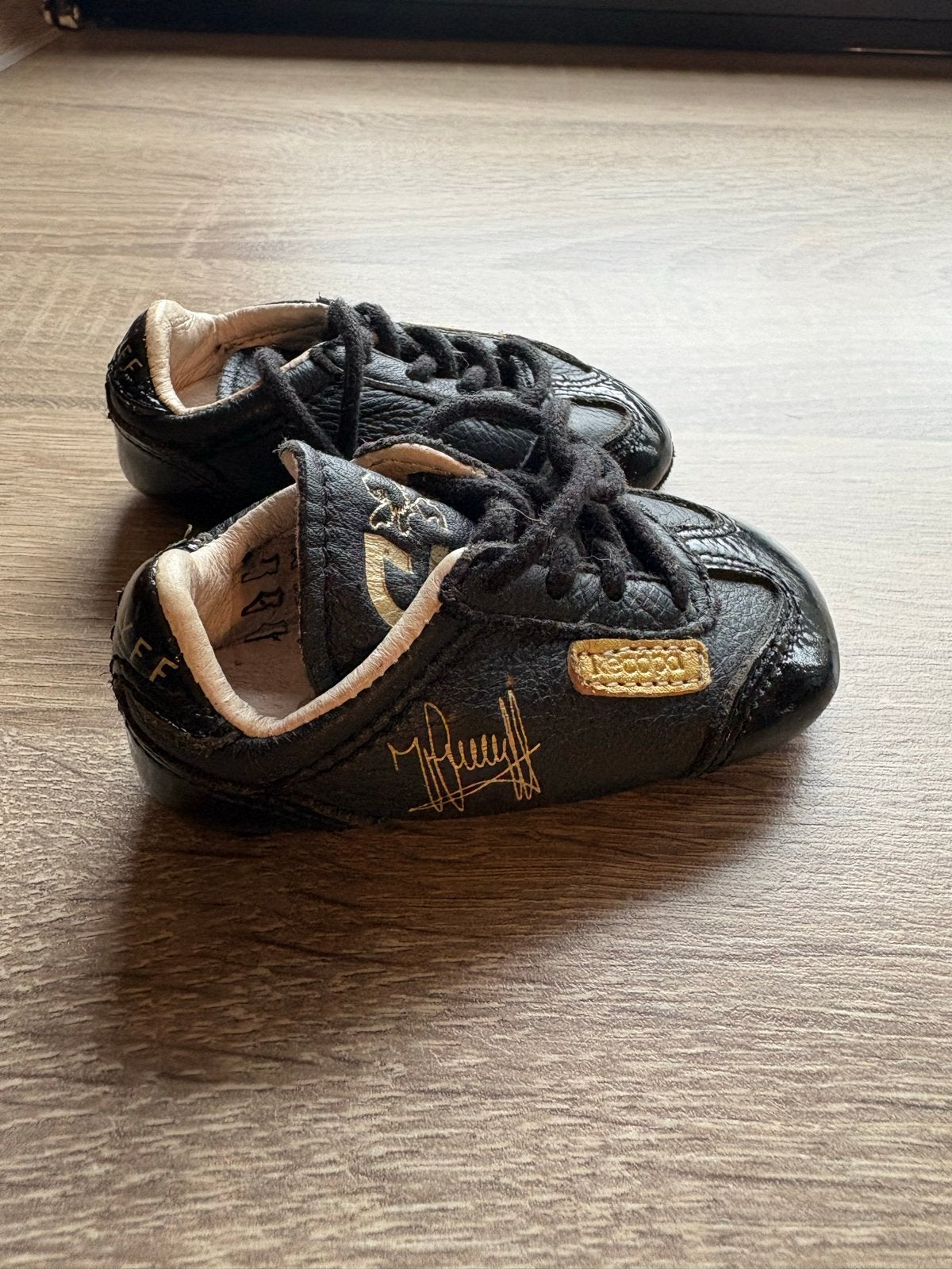 Cruyff baby schoentjes - Zwart met goud, Kinderen en Baby's, Kinderkleding | Schoenen en Sokken, Ophalen of Verzenden, Gebruikt