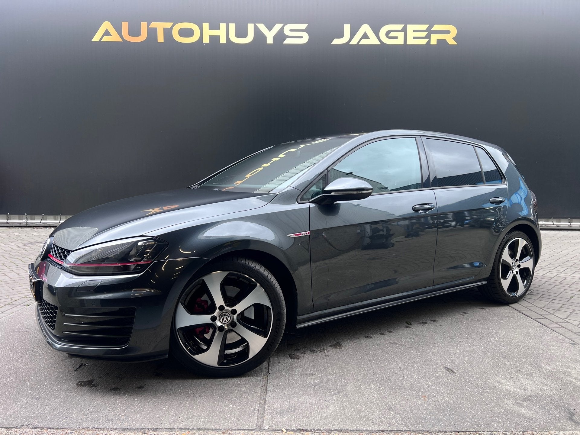 Volkswagen Golf 2.0 TSI GTI Pano Dynaudio Michelin, Auto's, Stof, Gebruikt, 1984 cc, Zwart