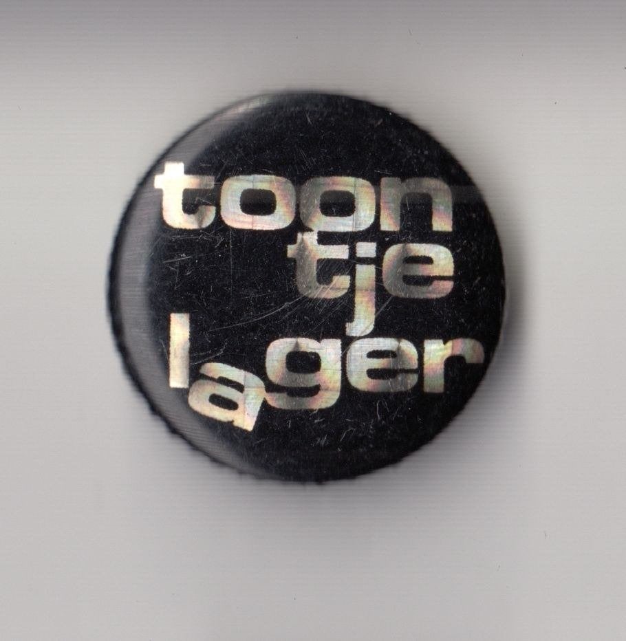 Toontje Lager Band button, Verzamelen, Gebruikt, Niet vindbaar, Niet vindbaar, Speldje of Pin