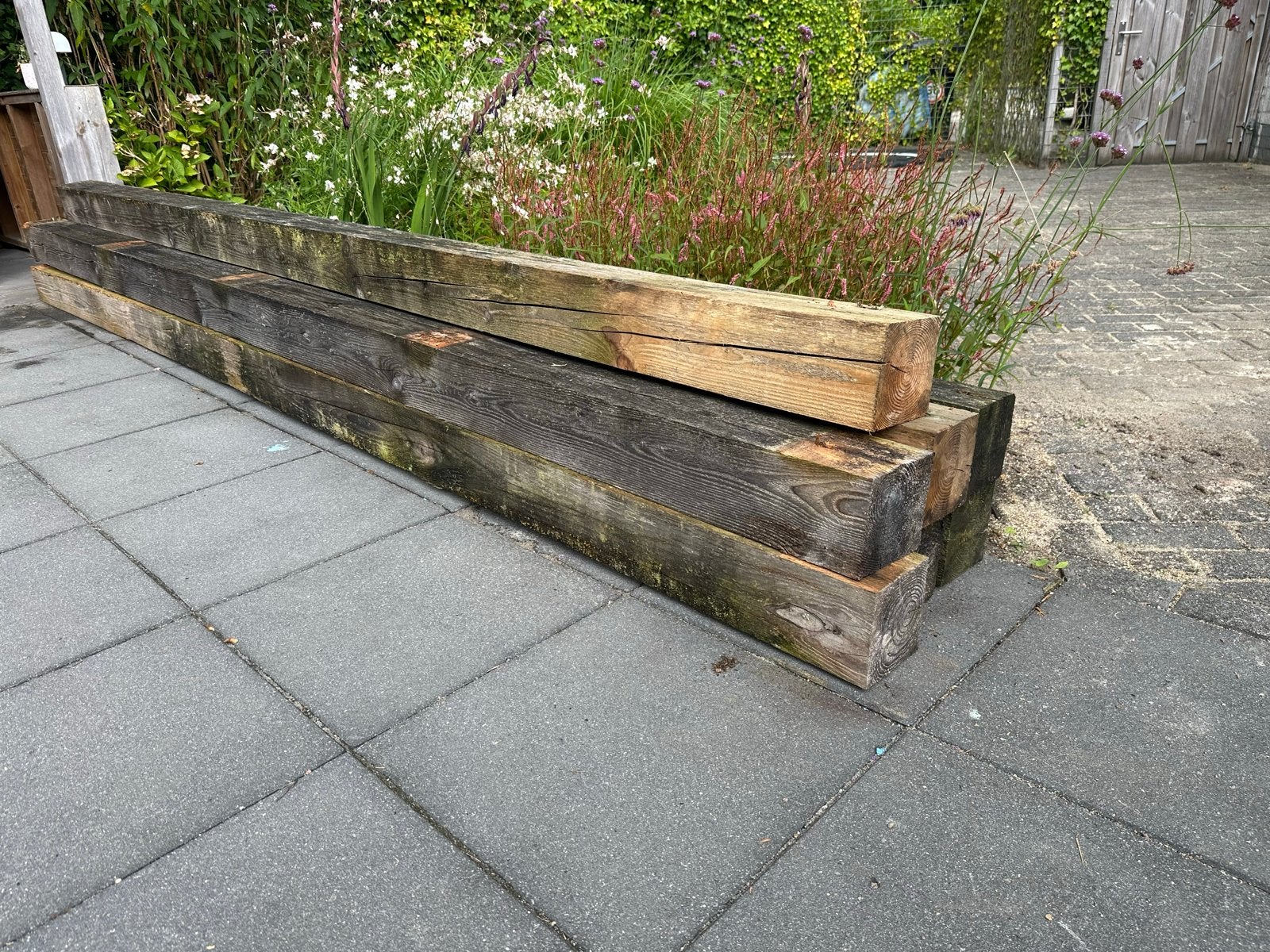 Zeven gebruikte Douglas houten palen (14,5x14,5 cm), Doe-het-zelf en Verbouw, Hout en Planken, Ophalen, Gebruikt, Balk, Overige houtsoorten