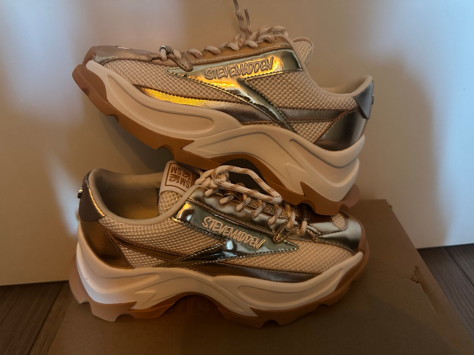 Steve Madden Zoomz Sneakers - Goud/Crème nieuw maat 37, Ophalen of Verzenden, Nieuw, Overige kleuren, Sneakers of Gympen