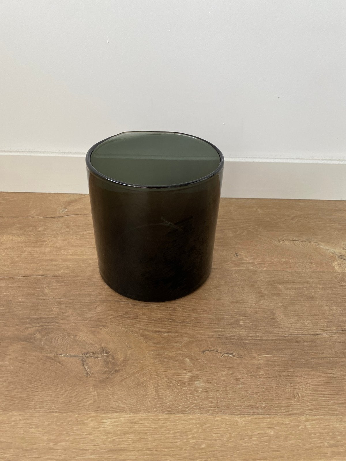 Vaas van rookglas met geribbelde rand - Nieuwstaat, Zwart, Nieuw, Glas, 15 cm