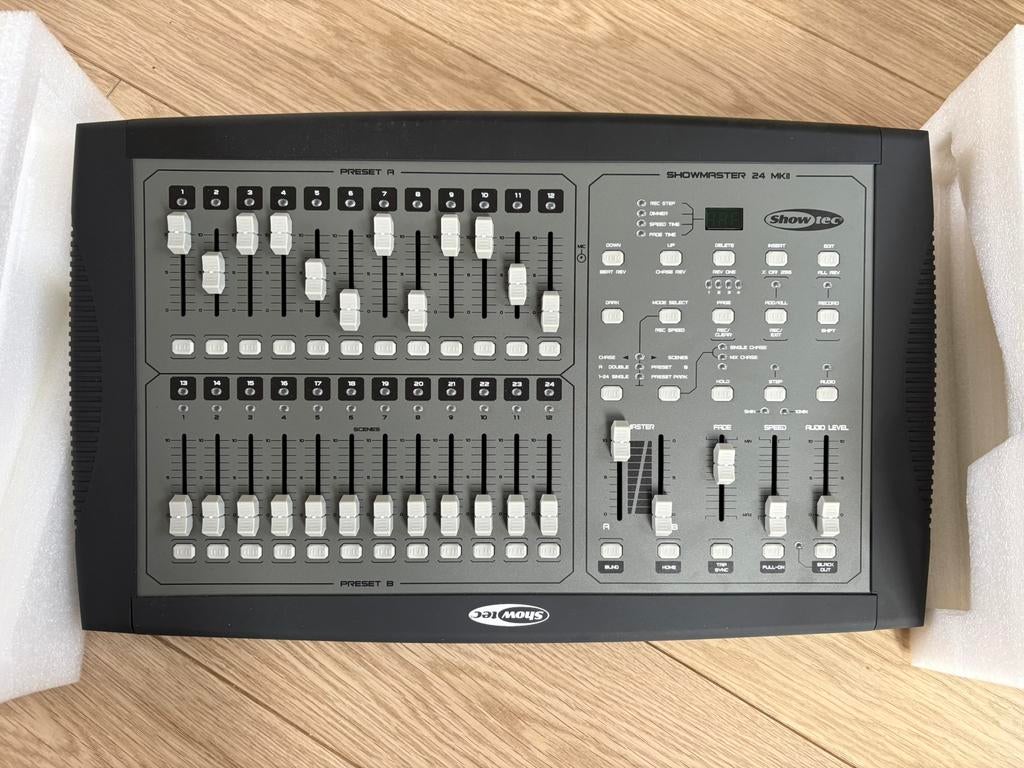 Showtec 24 MK II, Muziek en Instrumenten, Ophalen of Verzenden, Zo goed als nieuw, Licht