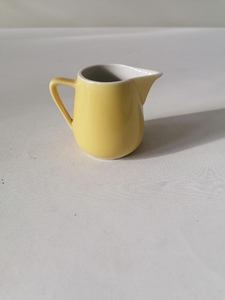6 cm hoog pastel geel kannetje, Ophalen of Verzenden, Aardewerk, Overige stijlen, Overige typen