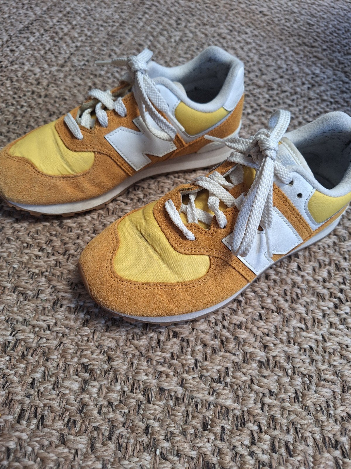 Gave okergele sneakers van New Balance maat 37!, Gebruikt, Meisje, Schoenen, Ophalen of Verzenden