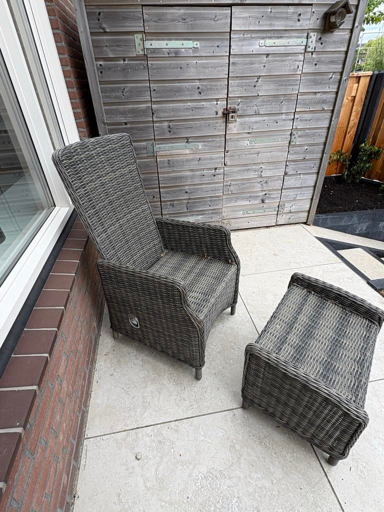 Comfortabele tuinstoel met bijpassend voetenbankje, Tuin en Terras, Tuinstoelen, Ophalen, Gebruikt, Wicker