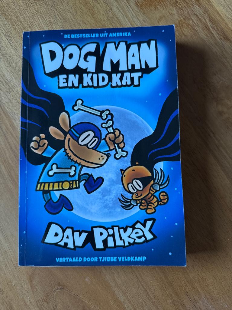 Dog Man en Kid Kat - Dav Pilkey (Zo goed als nieuw), Ophalen of Verzenden, Zo goed als nieuw, Fictie algemeen