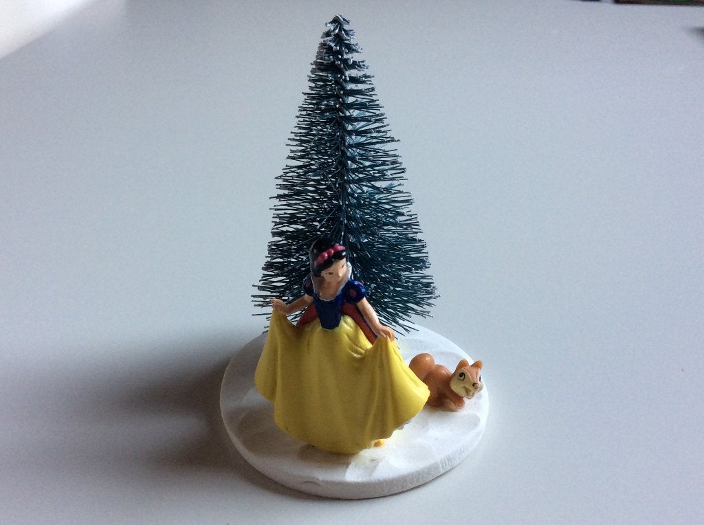 Disney Sneeuwwitje - mini beeldje - kerstdorp, Verzamelen, Ophalen of Verzenden, Sneeuwwitje of Doornroosje, Zo goed als nieuw