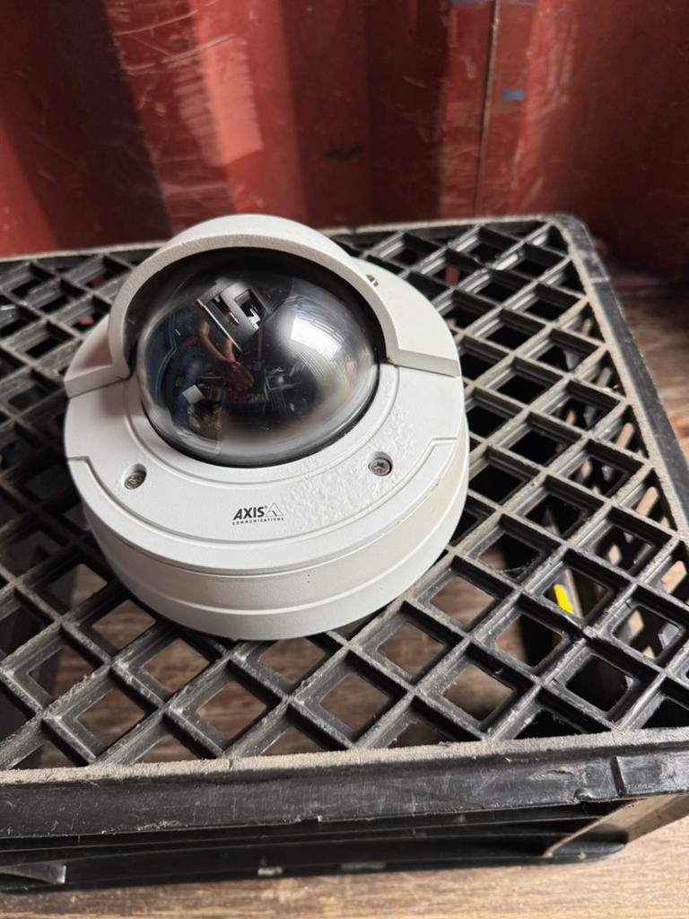 Axis P3364 Dome IP Camera – Beveiligingscamera 6MM (PoE), Ophalen of Verzenden, Zo goed als nieuw, Buitencamera