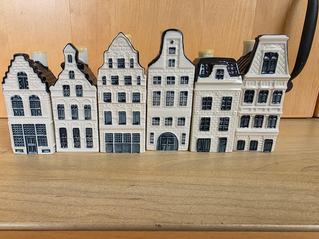 KLM huisjes met beschadigde seal, Verzamelen, Ophalen of Verzenden, Gebruikt, 61 t/m 80, Gevuld