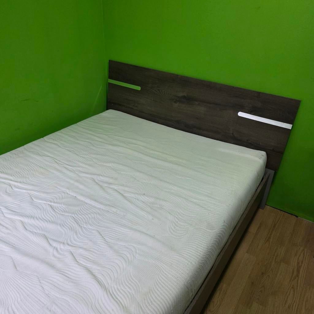 Tweepersoonbed 140*200 met matras, Huis en Inrichting, Slaapkamer | Bedden, Ophalen, Gebruikt, Bruin, Tweepersoons