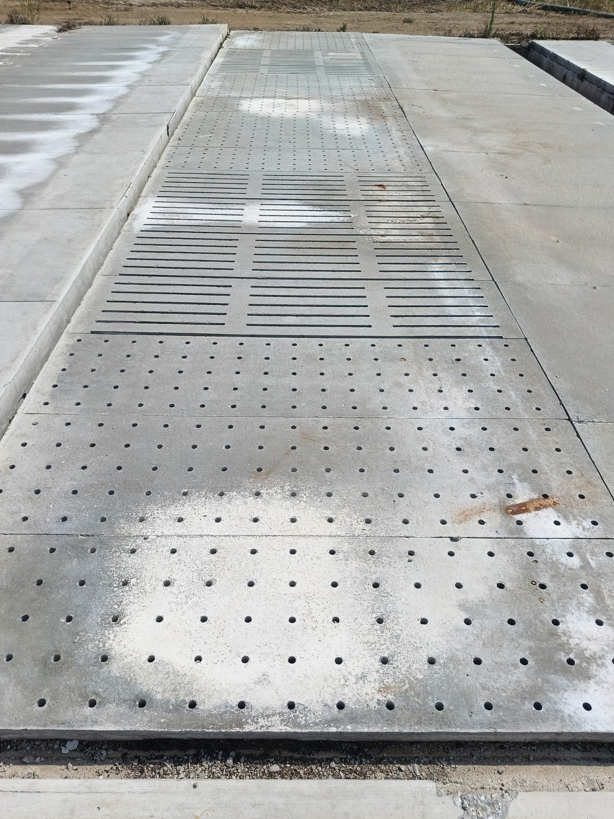 Beton rooster en gaatjesrooster, Ophalen