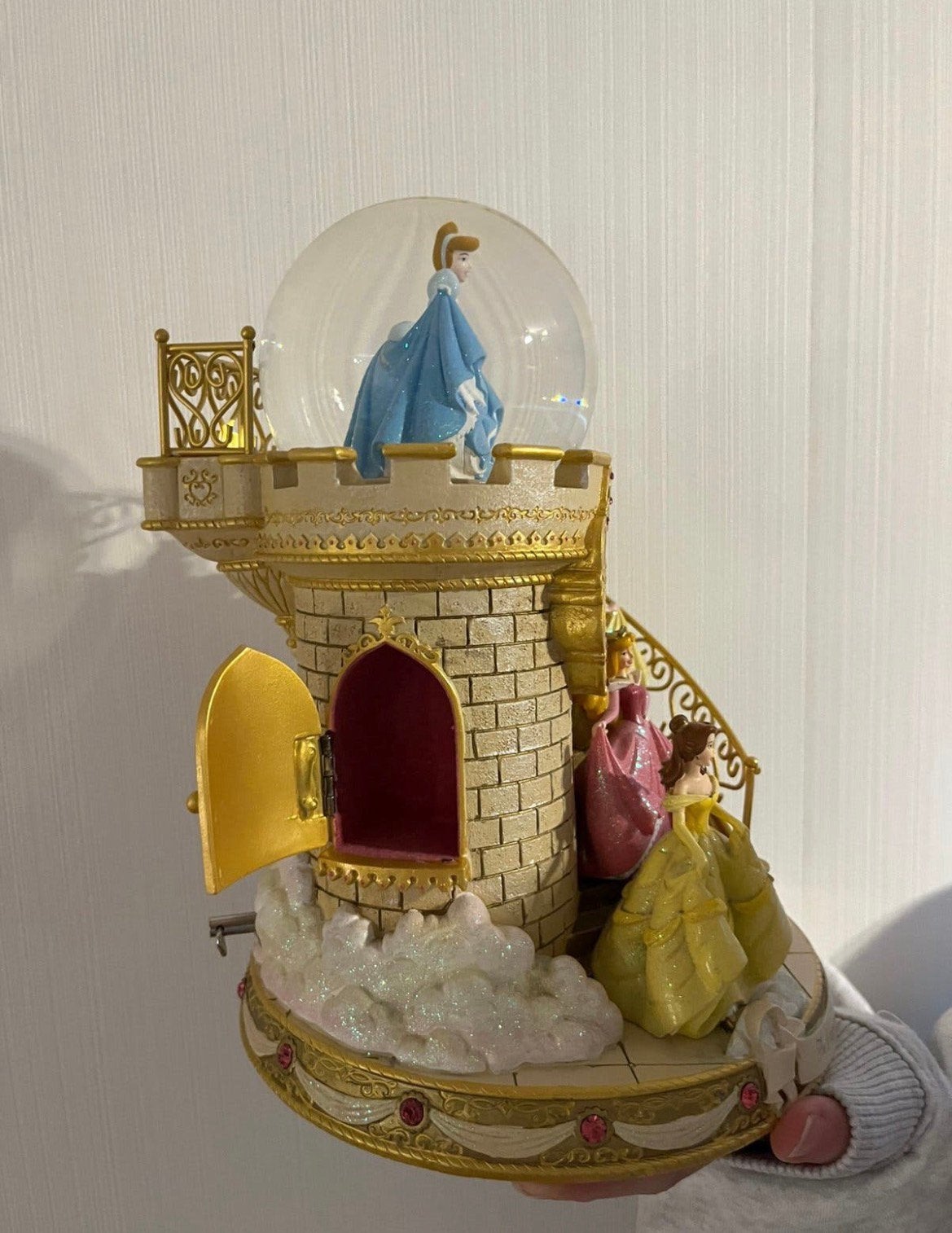 Disney sneeuwbol muziekdoos Prinsessen Kasteel snowglobe, Verzamelen, Ophalen of Verzenden, Zo goed als nieuw, Beeldje of Figuurtje