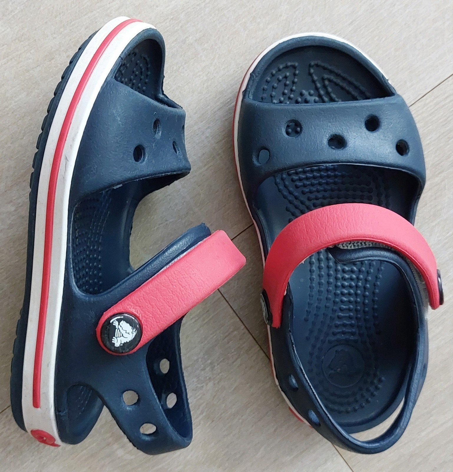 Crocs sandalen blauw/rood maat 21/22, Ophalen of Verzenden, Zo goed als nieuw, Crocs, Jongen of Meisje