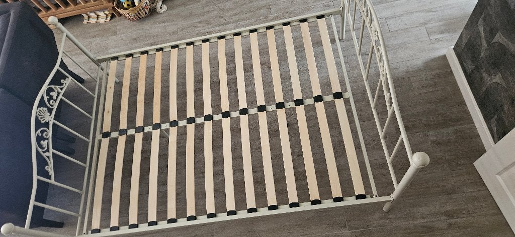Bed brocant meiden, Ophalen, Tweepersoons, 140 cm, Zo goed als nieuw