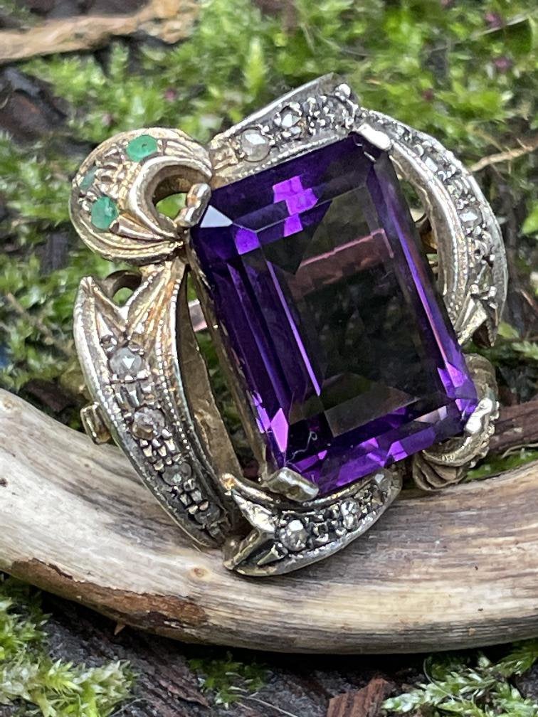 Koninklijke 9 karaat ring met amethist , smaragd en diamant, Ophalen of Verzenden, Zo goed als nieuw, 17 tot 18, Nvt