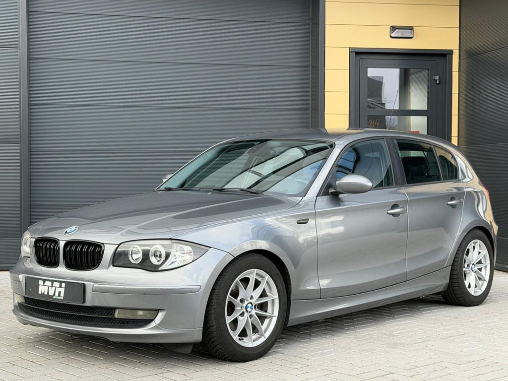 BMW 1-serie 118i Business Line - Navigatie - Leder - Navi -, 1-Serie, Origineel Nederlands, Handgeschakeld, Grijs