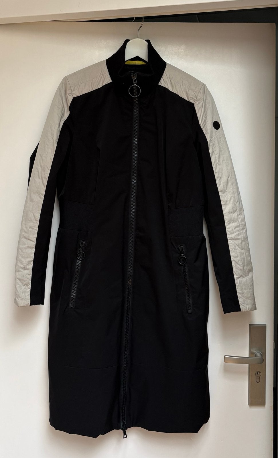 Creenstone Zwarte Jas met Beige Mouwen - Maat 38, Verzenden, Zo goed als nieuw, Maat 38/40 (M), Zwart