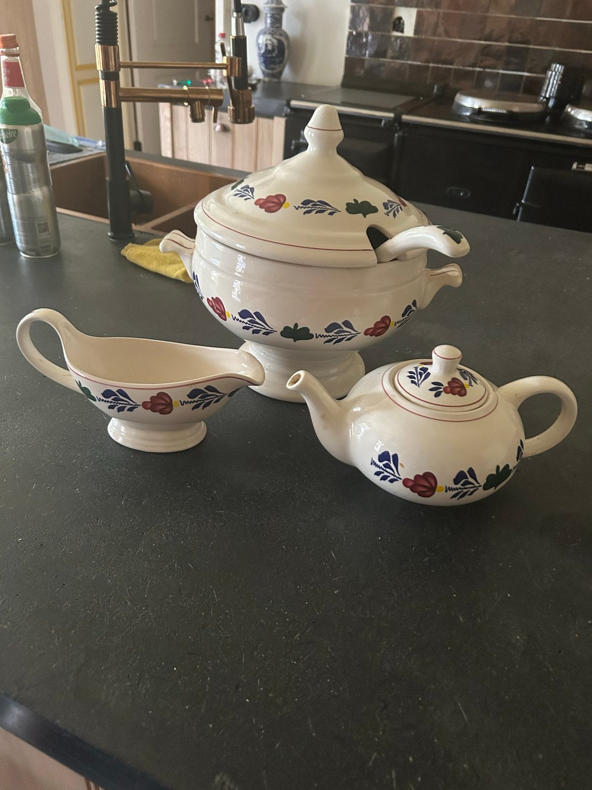 Boerenbont set: theepot, sauskom en soepterrine met lepel, Ophalen, Gebruikt, Keramiek, Landelijk/Boerenbont