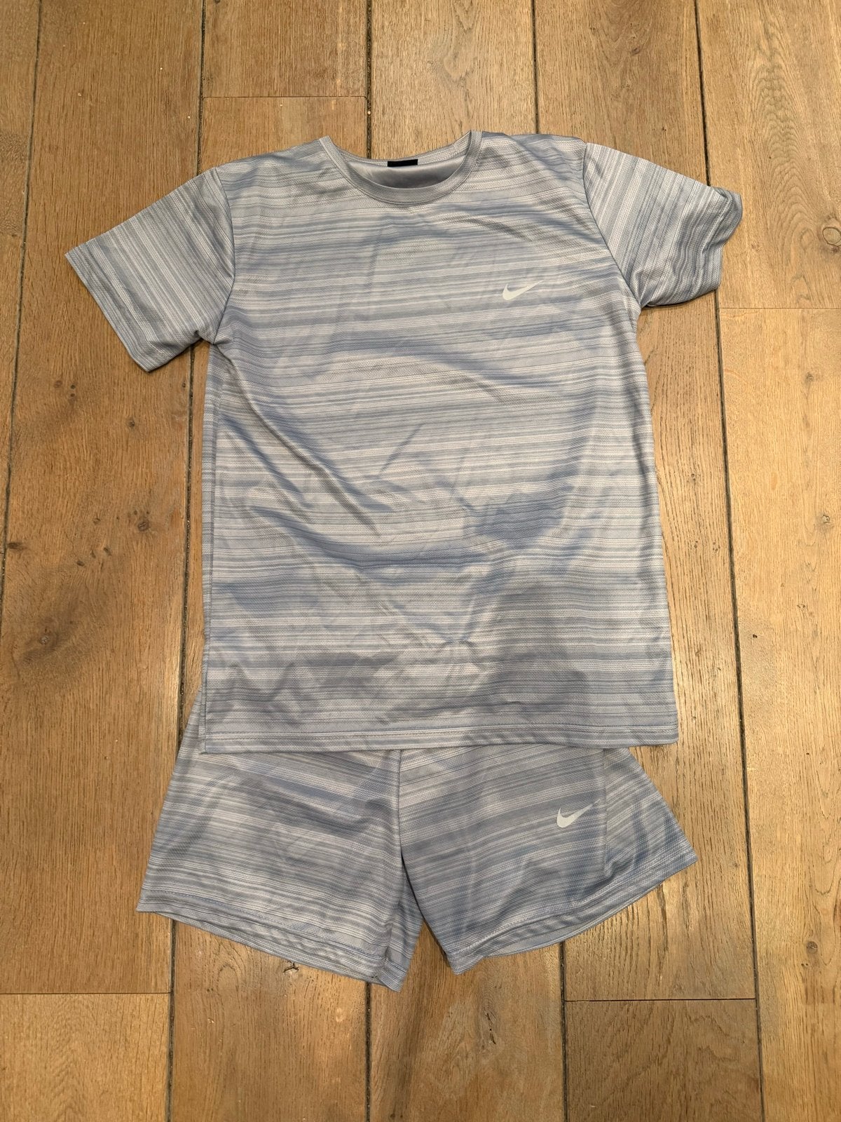Nike sportsetje maat 176 - shirt en broekje, Kinderen en Baby's, Kinderkleding | Maat 176, Ophalen of Verzenden, Gebruikt, Jongen of Meisje