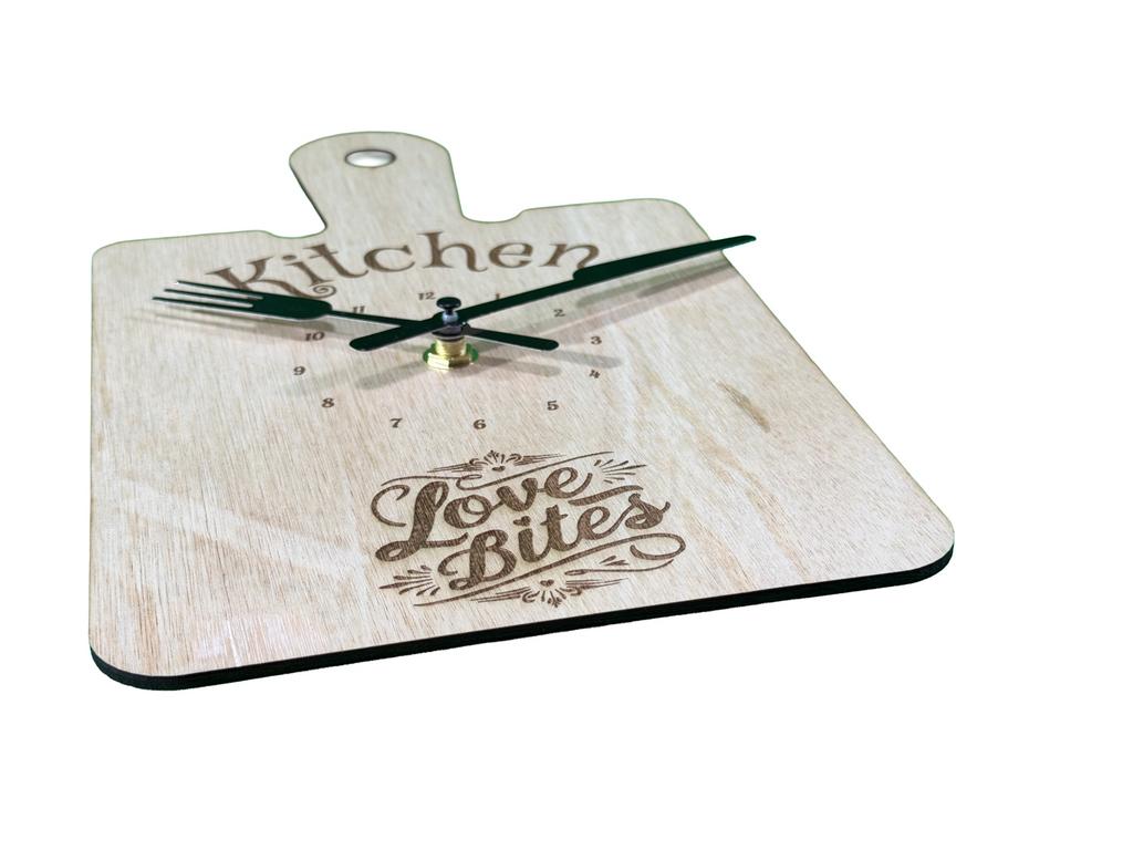 Houten Keukenklok - Snijplank Design met Bestek Wijzers, Huis en Inrichting, Woonaccessoires | Klokken, Ophalen of Verzenden, Nieuw