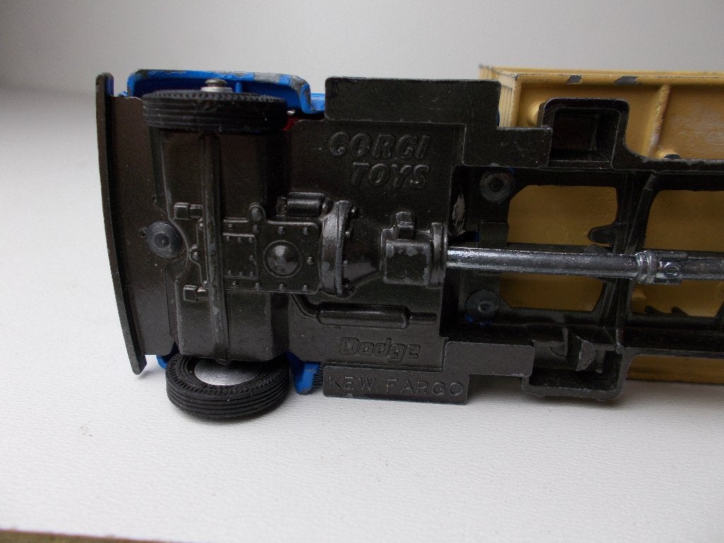 1969 Corgi Toys Giftset 14. DAKTARI. DODGE KEW FARGO +Animal, Ophalen of Verzenden, Zo goed als nieuw, Bus of Vrachtwagen, Corgi