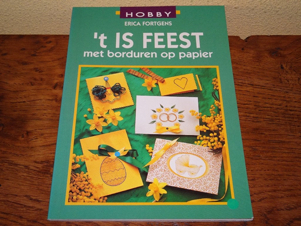 Erica Fortgens: 't Is feest met borduren op papier, Hobby en Vrije tijd, Kaarten | Zelf maken, Ophalen of Verzenden, Zo goed als nieuw