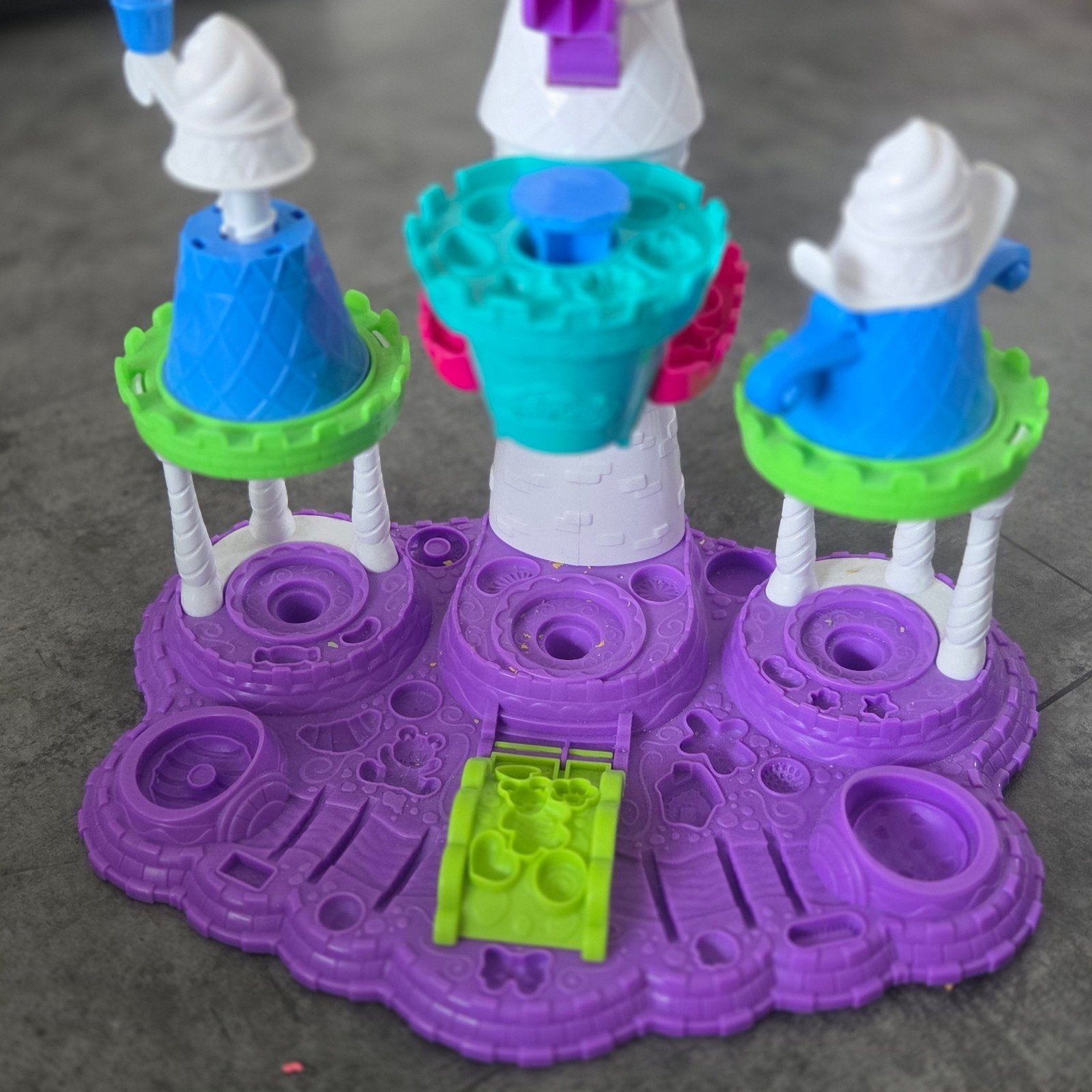 Play-Doh set met klei en accessoires, Ophalen of Verzenden, Gebruikt, Knutselen