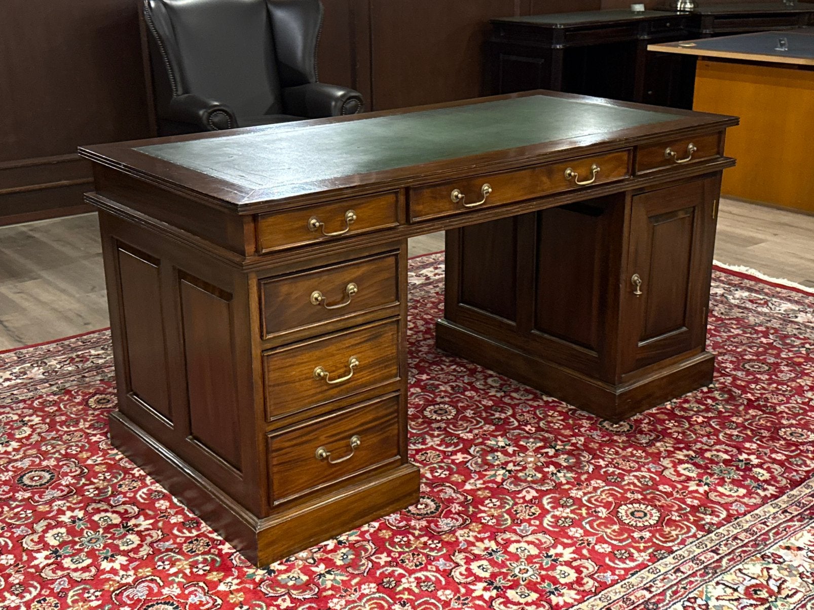 Klassiek Engels bureau #682, Huis en Inrichting, Bureaus, Overige typen, 155 cm, Hout, Bruin