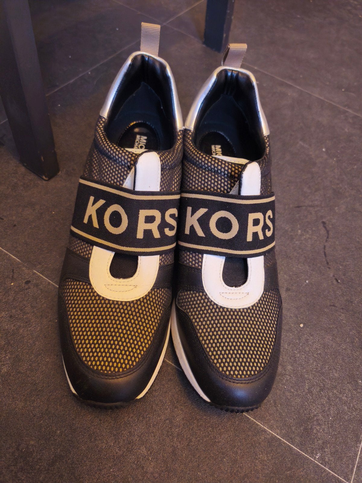 Michael Kors 41 maat. 1 keer gedragen. Nieuw prijs €225, Ophalen of Verzenden, Zo goed als nieuw, Zwart, Sneakers of Gympen