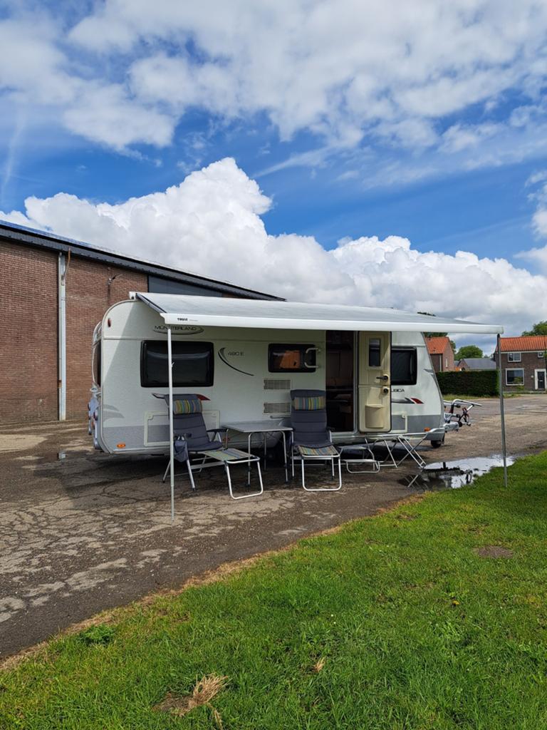 lmc Musica 490E 2 bedden, vloerverwarming mover luifel tent, Caravans en Kamperen, Caravans, Rondzit, Particulier, 6 tot 7 meter