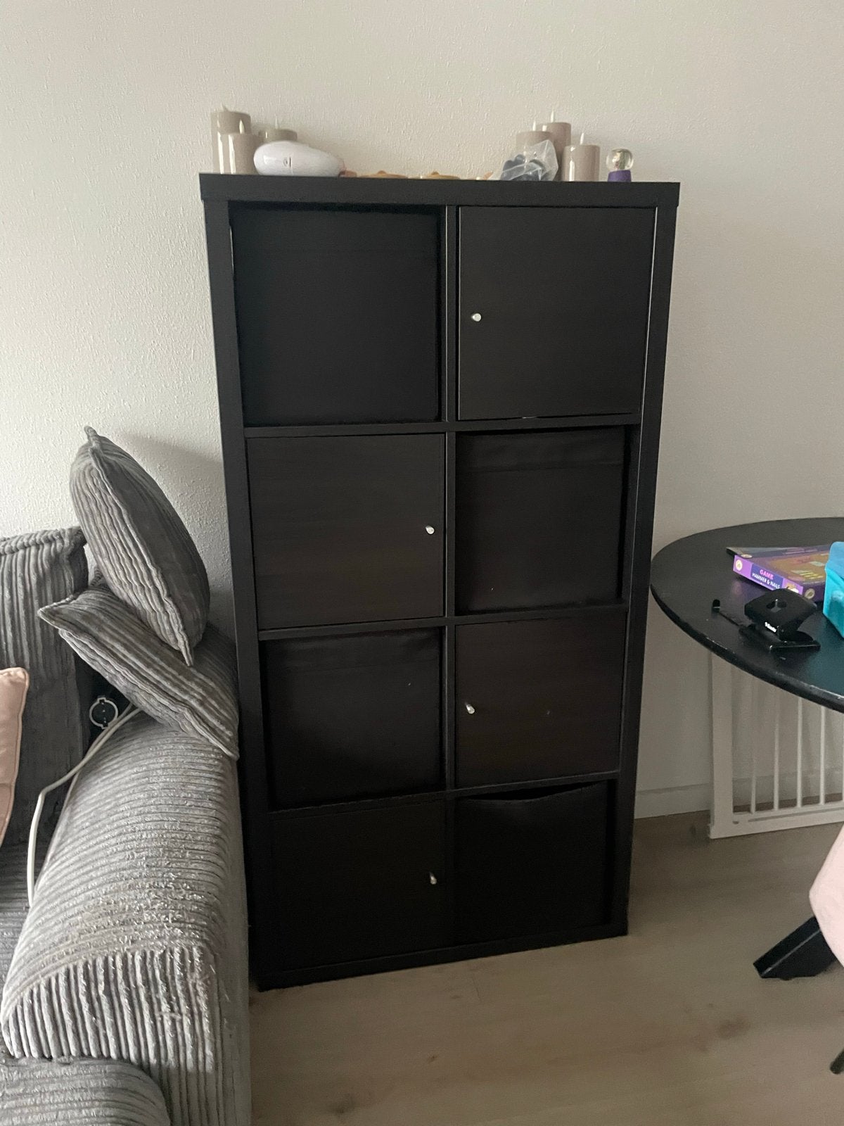 Zwarte IKEA Kallax kast met bakjes en deuren, Ophalen, Gebruikt