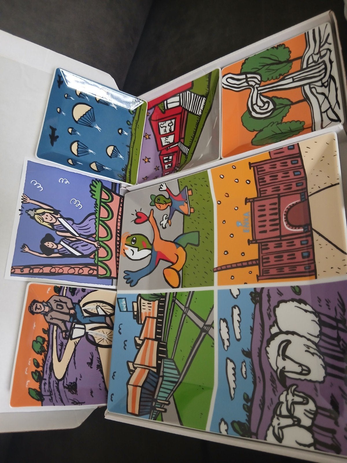 Set van 8 Ede 2011 geïllustreerde keramische schaaltjes mp5, Antiek en Kunst, Ophalen of Verzenden