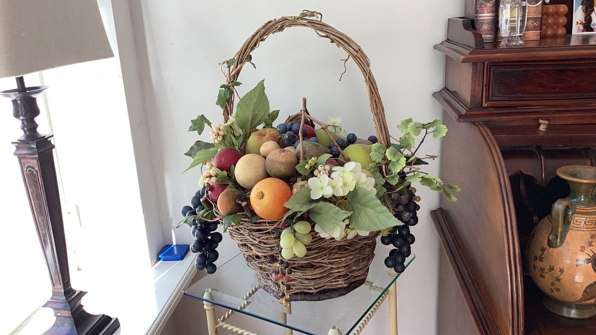 Mand met kunst fruit., Ophalen, Gebruikt, Bloemstuk