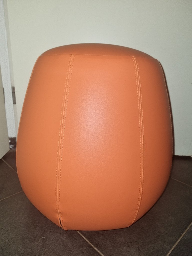 Arper poef / kruk in oranje leer, Minder dan 50 cm, Rond, Ophalen of Verzenden, Zo goed als nieuw