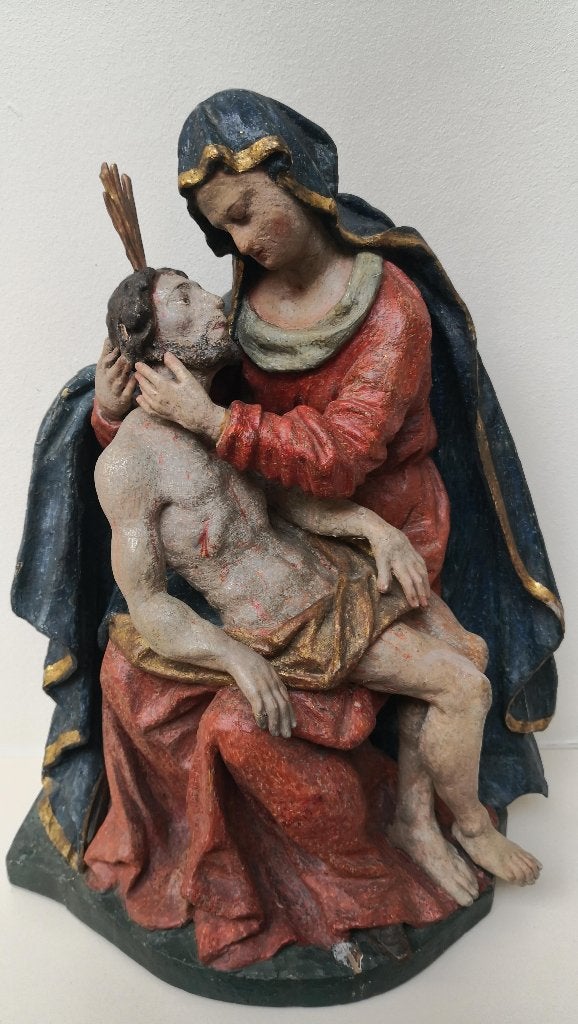 Pietà in hout met polychromie, Houtsnijwerk, Ophalen of Verzenden, 20 - 50 cm, Hout