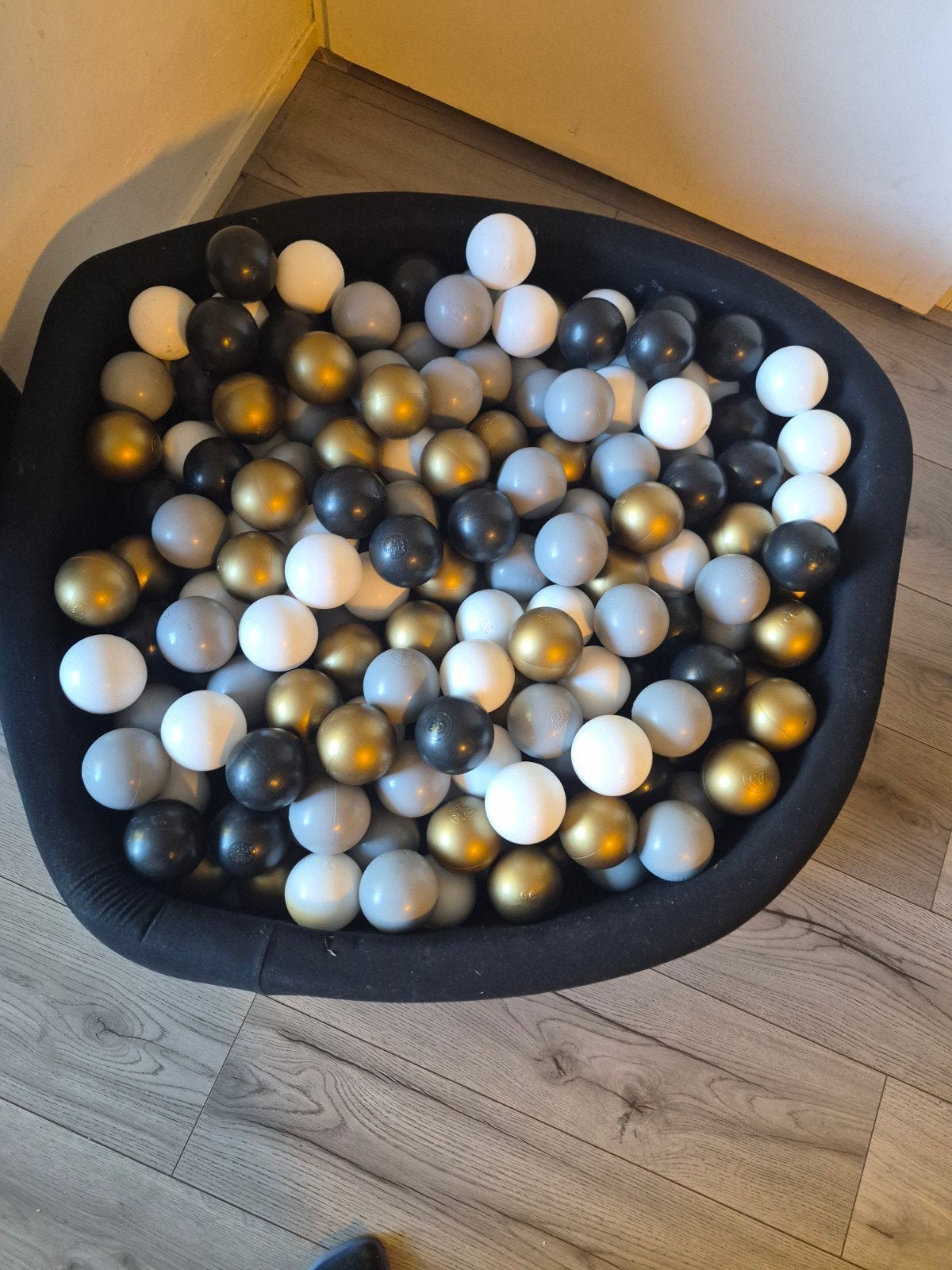 Zwarte ronde ballenbak met alle ballen, Ophalen, Gebruikt, Jongen of Meisje