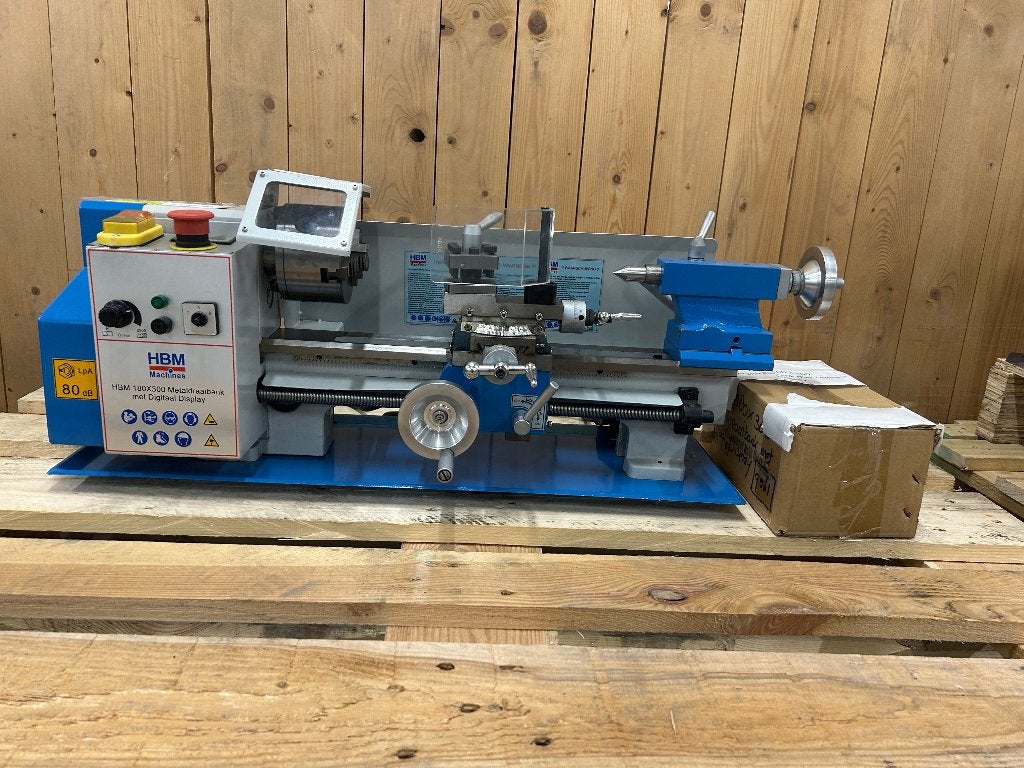 EX SHOWMODEL HBM mini metaaldraaibank 180 x 300, Ophalen, Gebruikt, Elektrisch