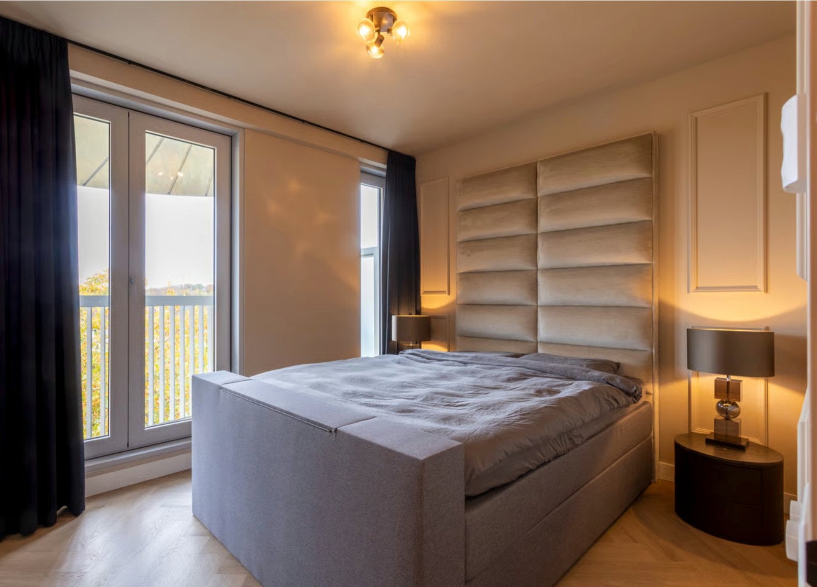 Luxe Erik Kuster  Bed Achterwand - Beige Stof, Huis en Inrichting, Slaapkamer | Bedden, Ophalen, Beige, Tweepersoons, Zo goed als nieuw