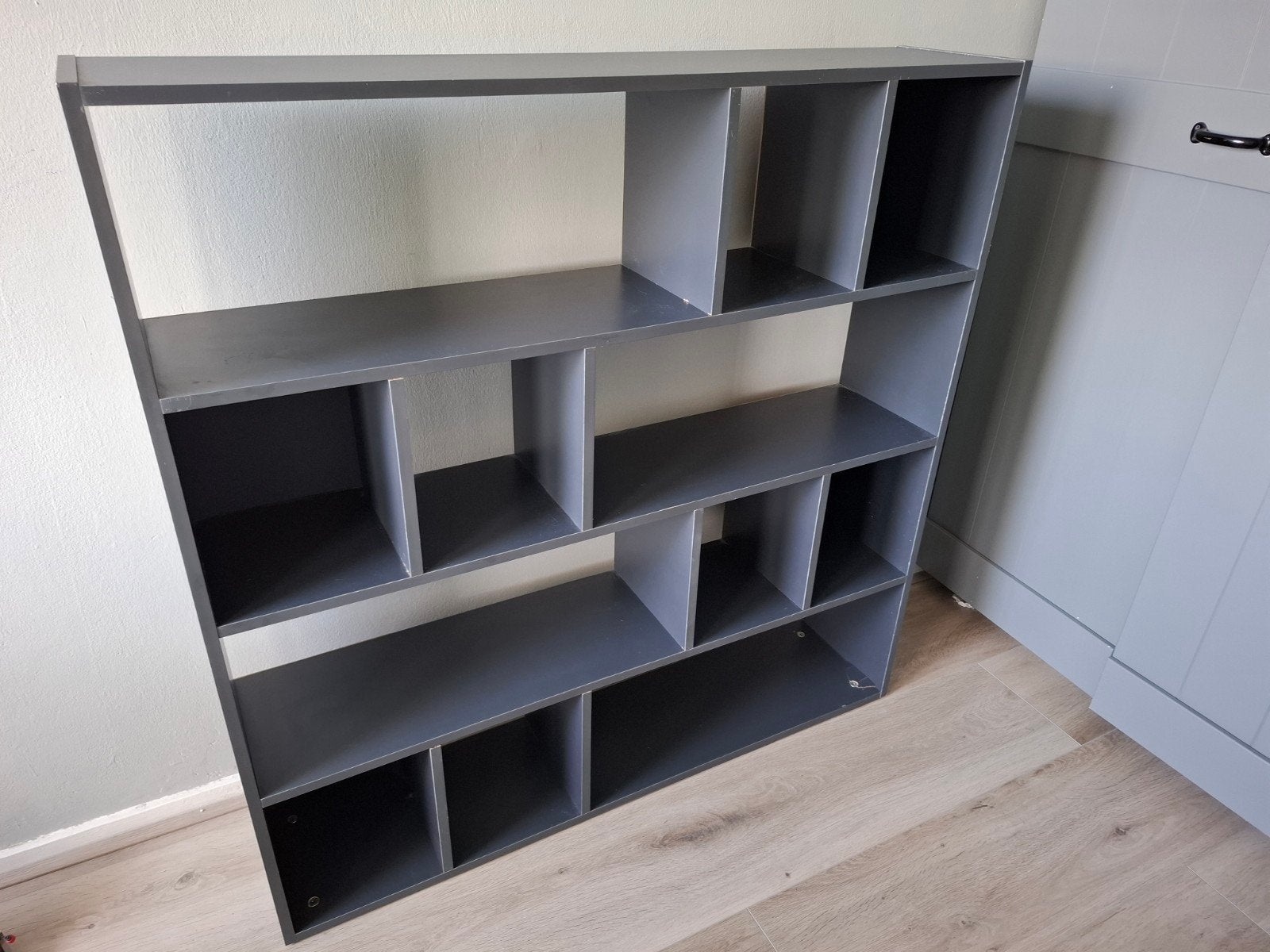 Grijze vakkenkast, Huis en Inrichting, Kasten | Wandmeubels, Ophalen, Gebruikt, 25 tot 50 cm, Minder dan 150 cm