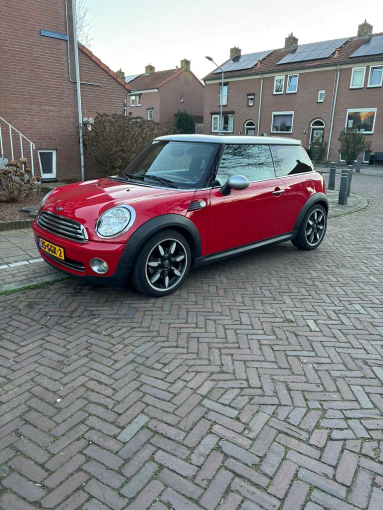 Mini 1.6 16V Cooper 2008 Rood, Auto's, Voorwielaandrijving, 750 kg, 4 cilinders, 4 stoelen