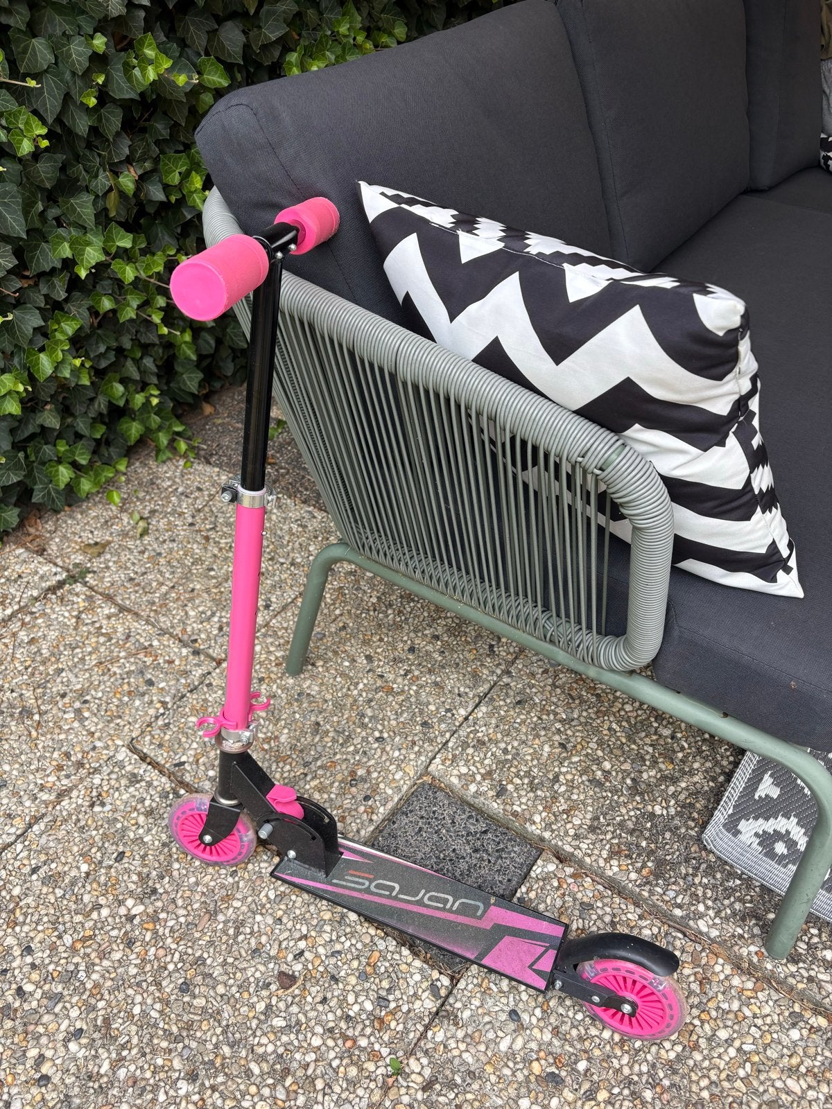 Roze step met lichtjes, achterwiel heeft onderhoud nodig, Fietsen en Brommers, Steps, Ophalen, Gebruikt, Gewone step