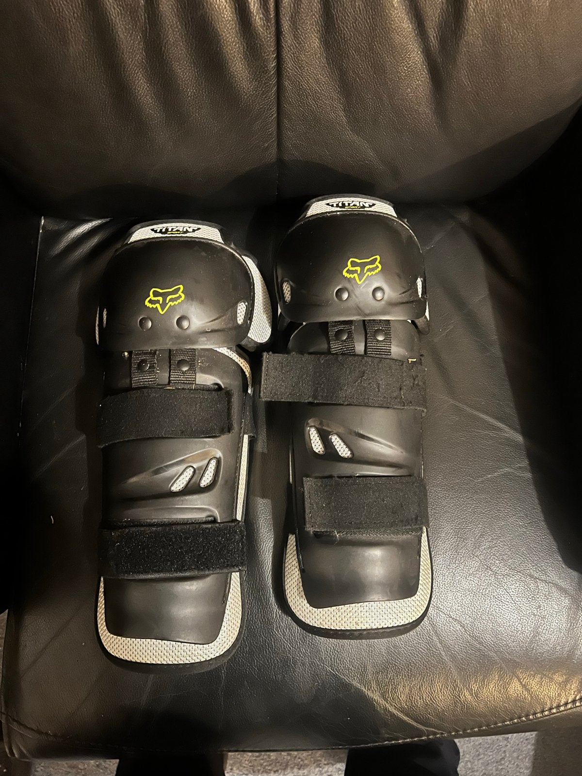 Fox Titan Pro Kniebeschermers - Motorcross/Enduro, Motoren, Ophalen of Verzenden, Tweedehands, Heren, Motorcrosskleding